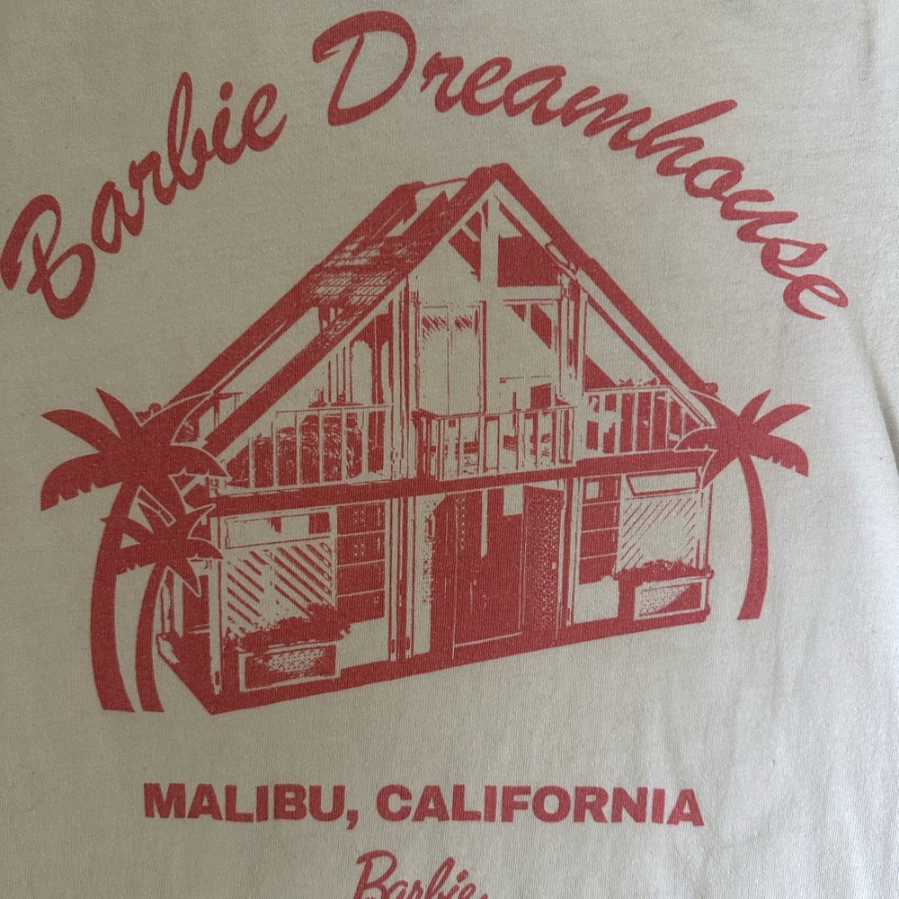 ✅3/$24 Barbie Dreamhouse Short Sleeve Graphic Tee - Picture 3 of 5